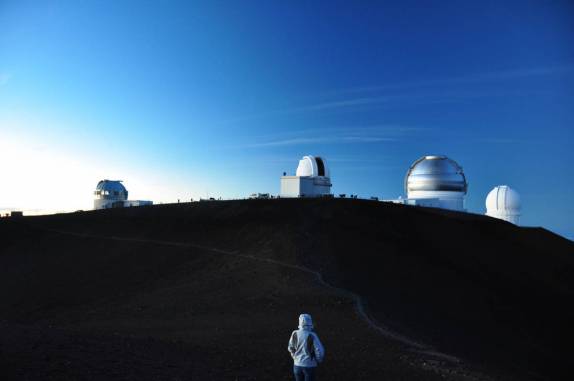 Observando os telescopios construídos no topo do Mauna Kea, na Big island, no Hawaii